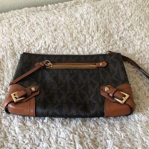 Cute Michael Kors Clutch!